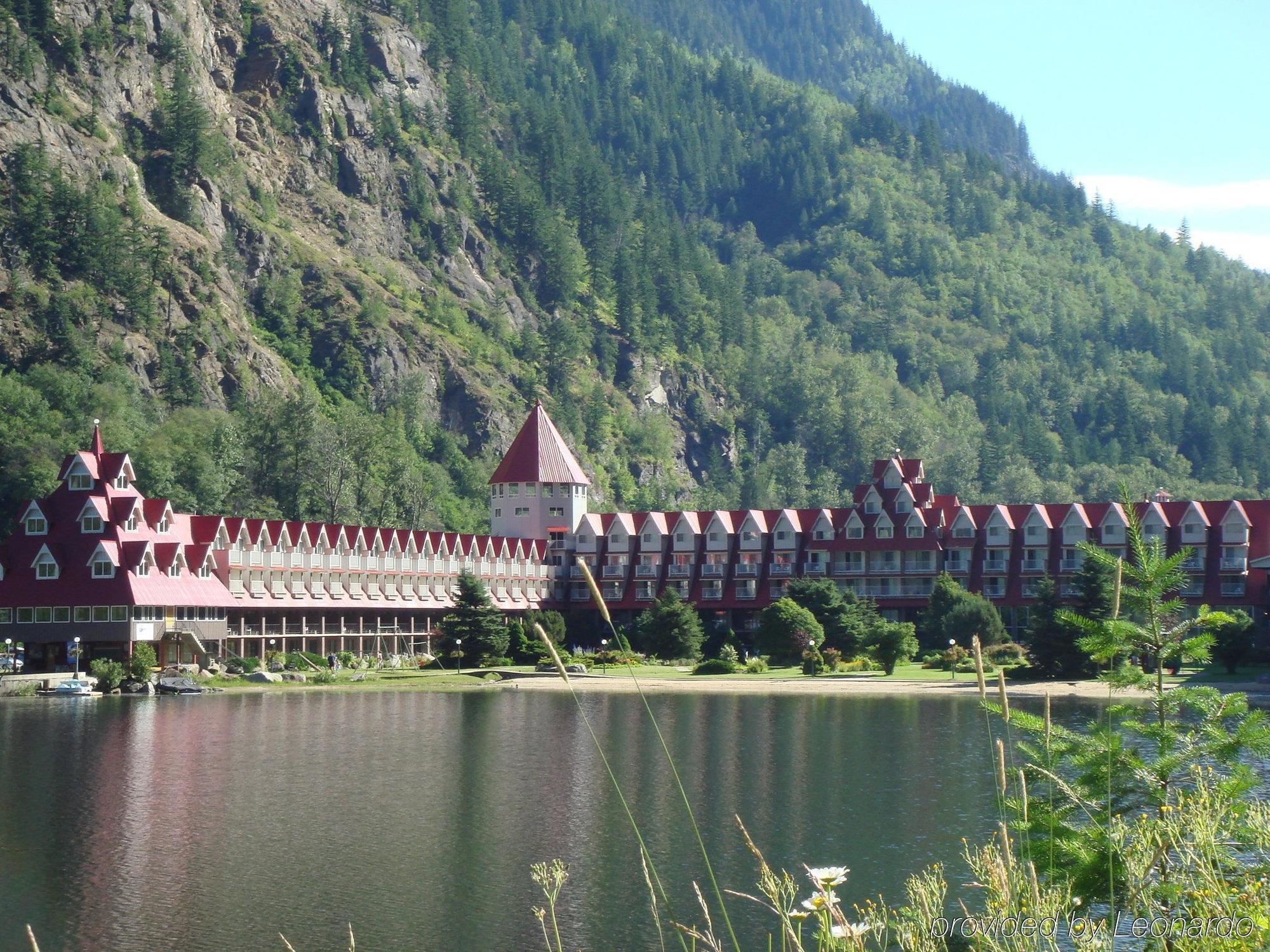 Three Valley Lake Chateau Revelstoke Exterior foto